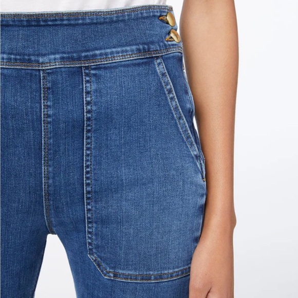 Frame Denim Le Francoise Flare Jeans in Sunnyslope - Picture 4 of 14